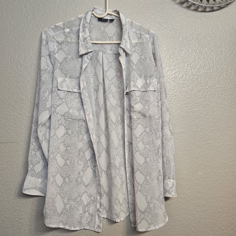 A.N.A New Approach White Gray Snakeskin Print Button Front Blouse Sz Large CC682